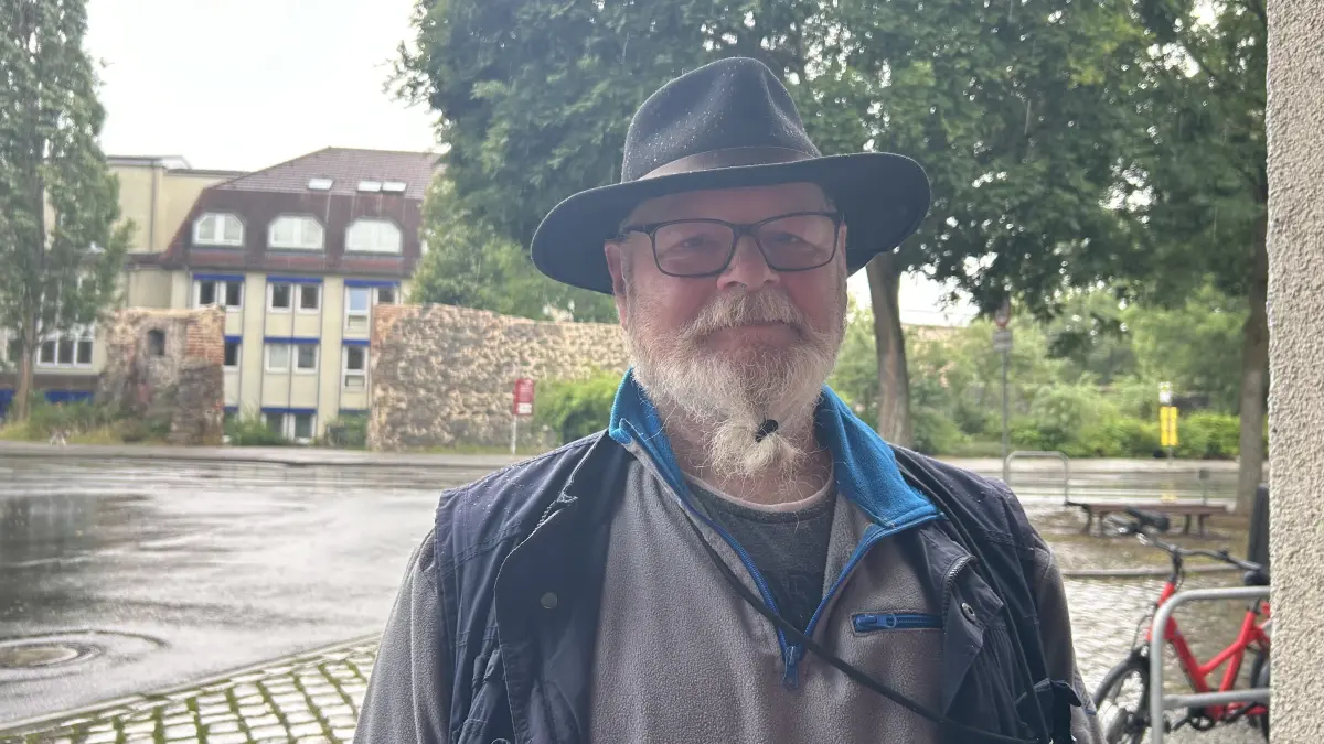 Bernd Wolfgram sucht mit 69 Jahren nach einer neuen Anstellung. Warum eine Annonce auf Facebook besser ist, als jeder Lebenslauf.
