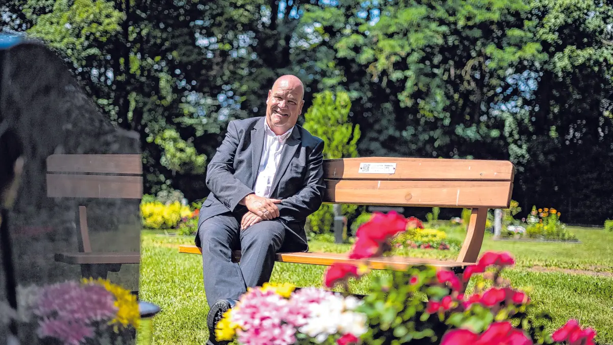 Nach unschönen Erfahrungen durch einen Schicksalsschlag entschloss sich Jörg Düring, Bestatter zu werden.