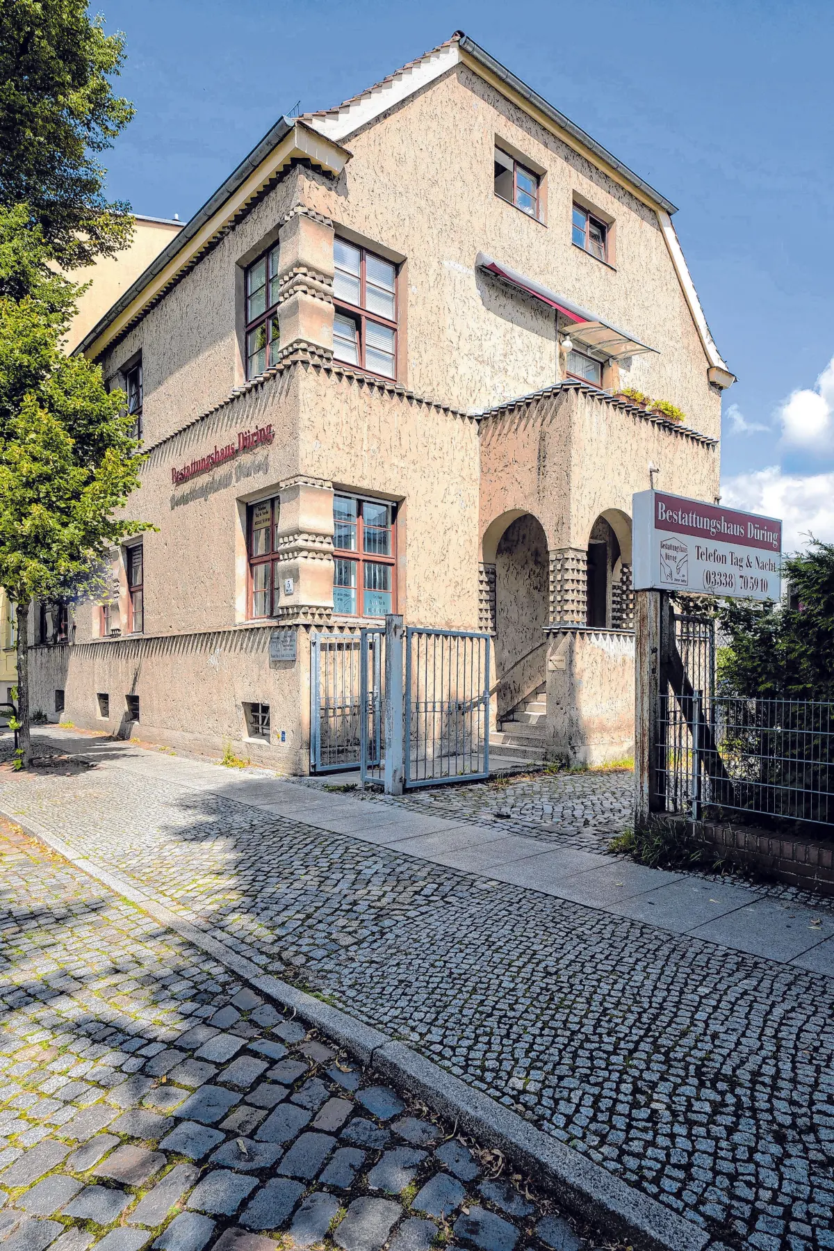 Zu finden ist das Bestattungshaus in der Klementstraße 5 in Bernau.