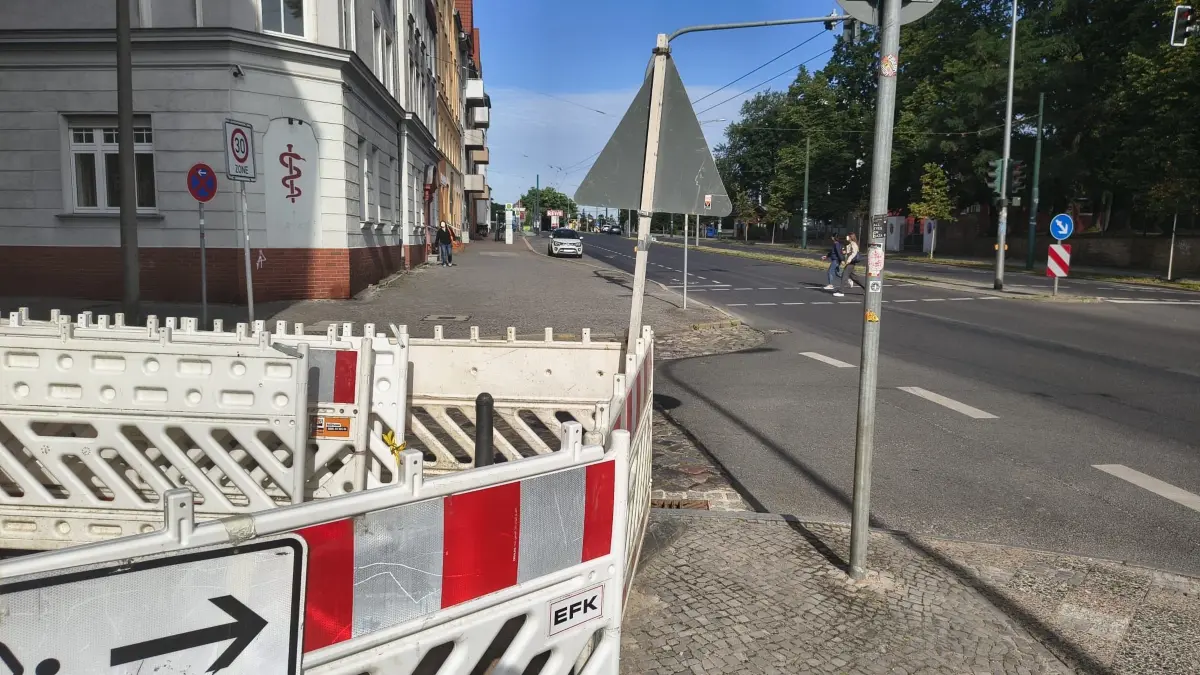 Die B167/Heegermühler Straße am Freitag (24.Juli 2026). Momentan werden an der Kreuzung zur Schöpfurter Straße Kabel verlegt. Wenn die bisherigen Planungen umgesetzt werden, dann könnte hier auch die alte B167 zur Großbaustelle werden.