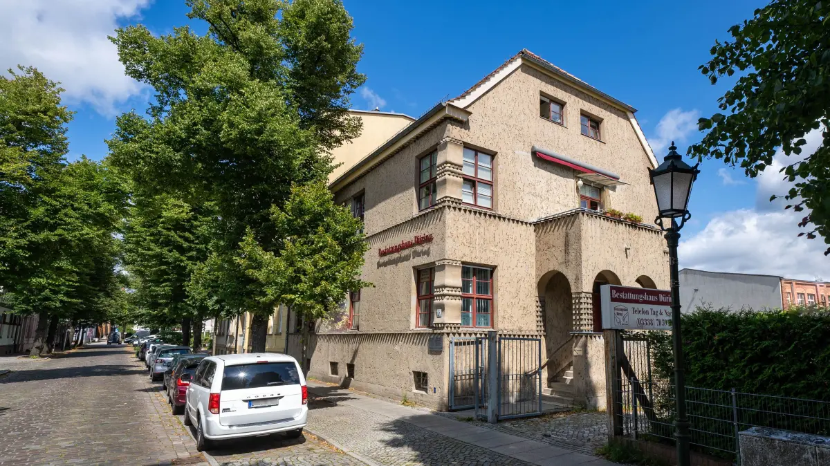 Zu finden ist das Bestattungshaus in der Klementstraße 5 in Bernau.