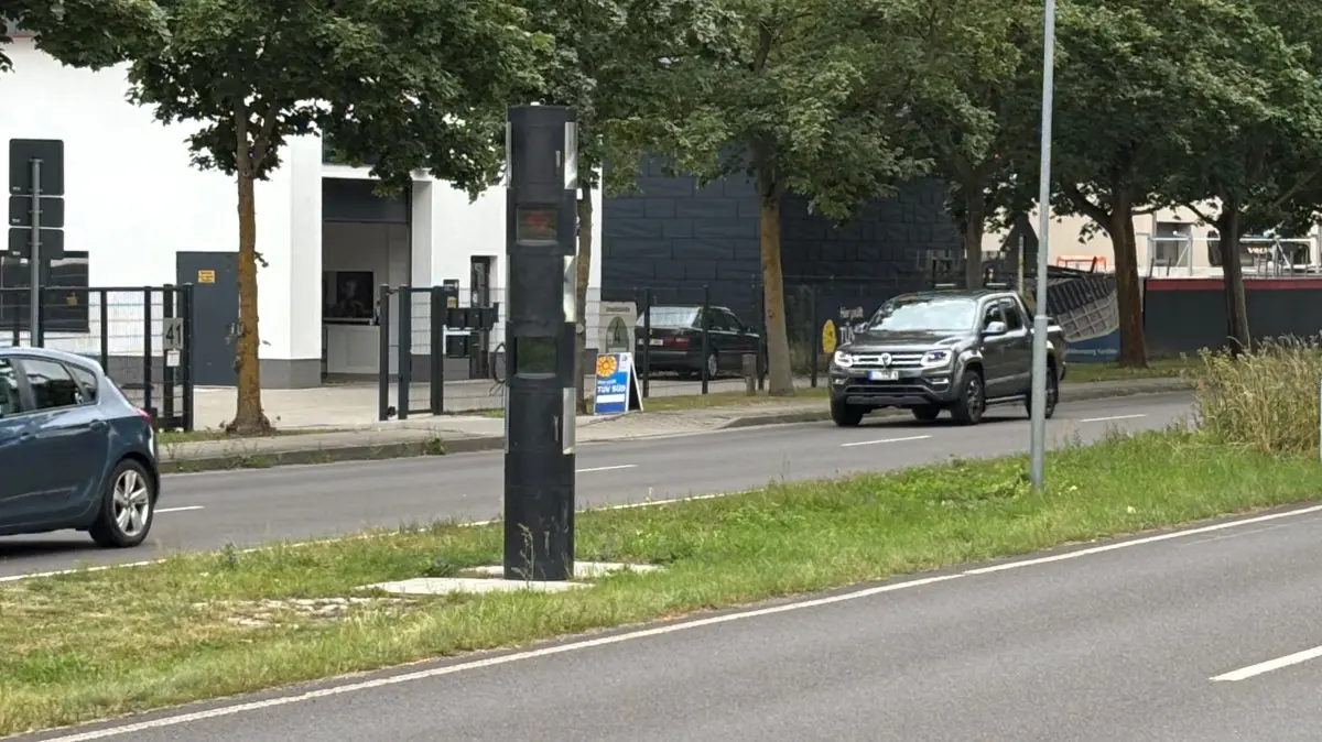 stationärer Blitzer auf B1/5 in Vogelsdorf (schräg gegenüber Feuerwehr)