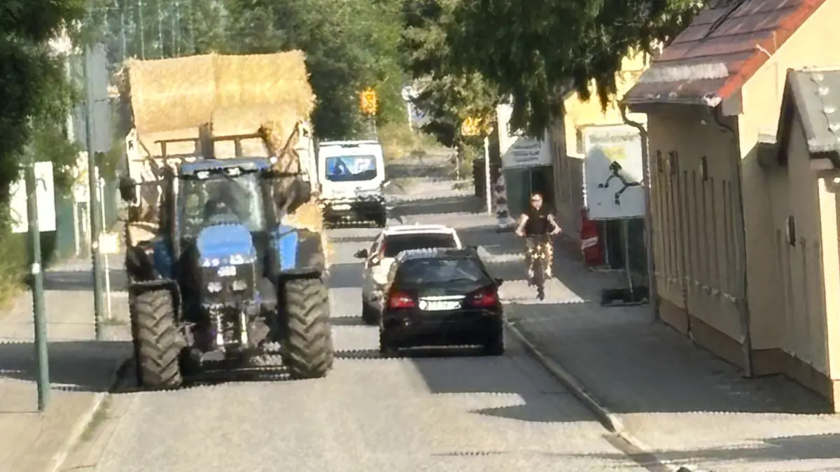 Es wird eng auf den Beeskower Straßen, wenn die Erntefahrzeuge rollen. Doch die breite und nur wenig befahrene Ortsumgehung bleibt ihnen verwehrt. Der Kreis will das nun ändern.