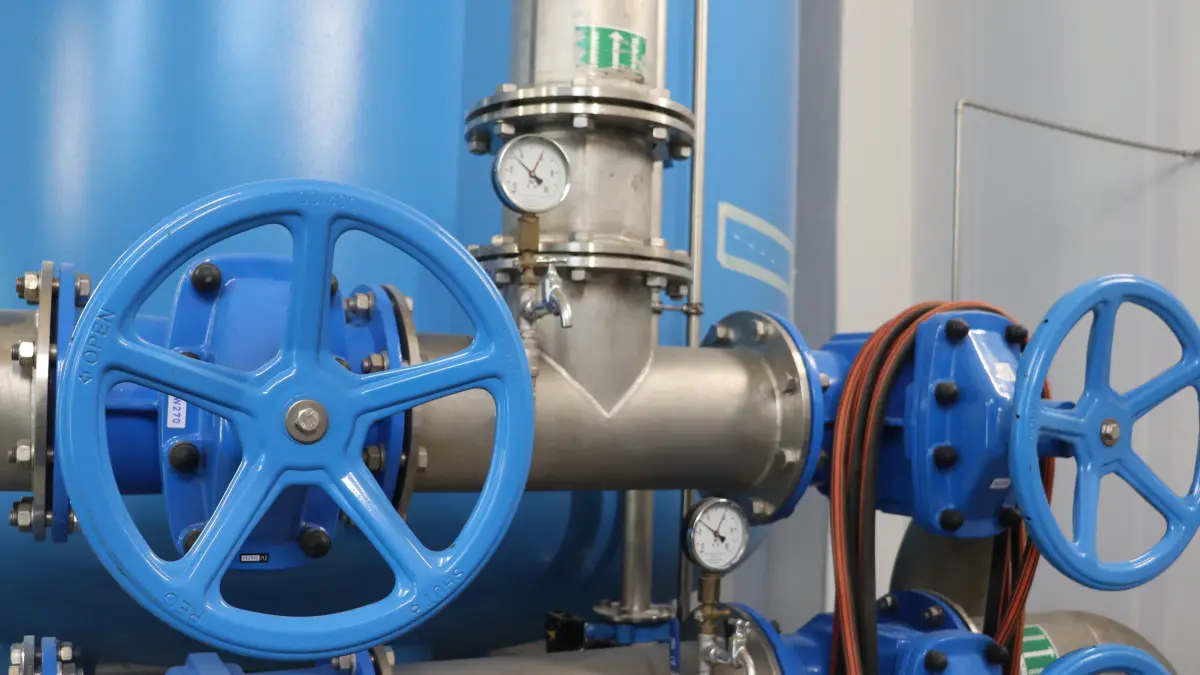 Mit dem Trinkwasser im Ortsnetz der Stadt Buckow gab es fast vier Wochen Probleme. Proben hatten den Nachweis coliformer Bakterien ergeben.