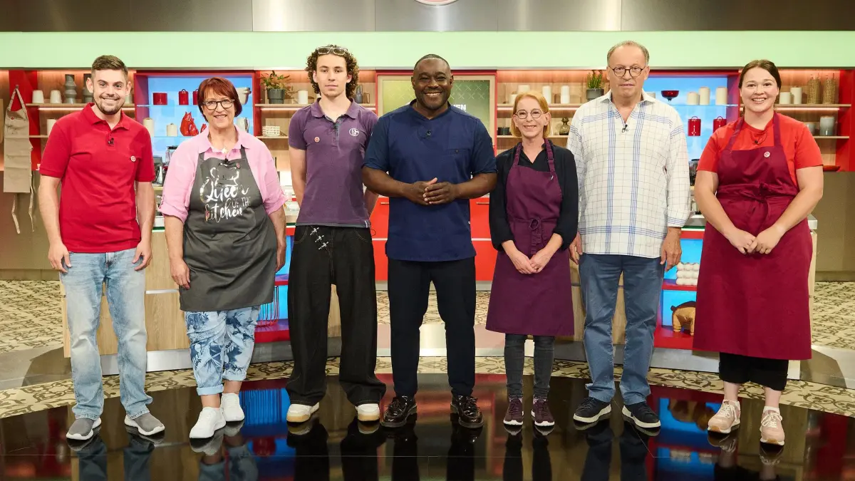 Von links: Kandidaten Paul Hebenstreit, Cornelia Koall, Philipp Gründel, Moderator Nelson Müller, Kandidaten Katrin Ostertag-Hefter, Siegmund Machatschek und Lisa-Marie Blatt