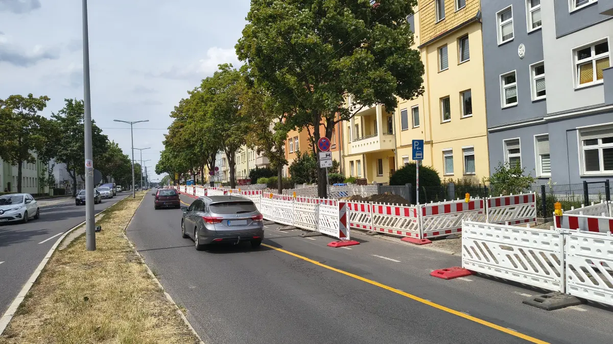 Baustelle an der B167/Heegermühler Straße in Eberswalde. Hier geht es jedoch nicht um Verbesserungen des Straßenzustandes. Schlaglöcher gehören an der Bundesstraße zum Alltag.