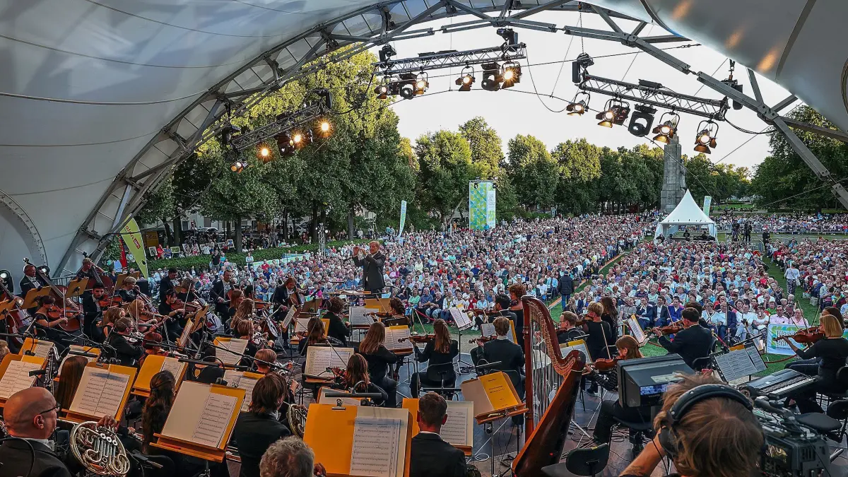 (ohne Überschrift): Frankfurt (Oder), 30.08.2026 - Am Anger - Klassik ohne Grenzen
mit dem Brandenburgischen Staatsorchester und dem Philharmonischen Orchester Zieloma Gora
Solistin Maria Machowska (Violine)