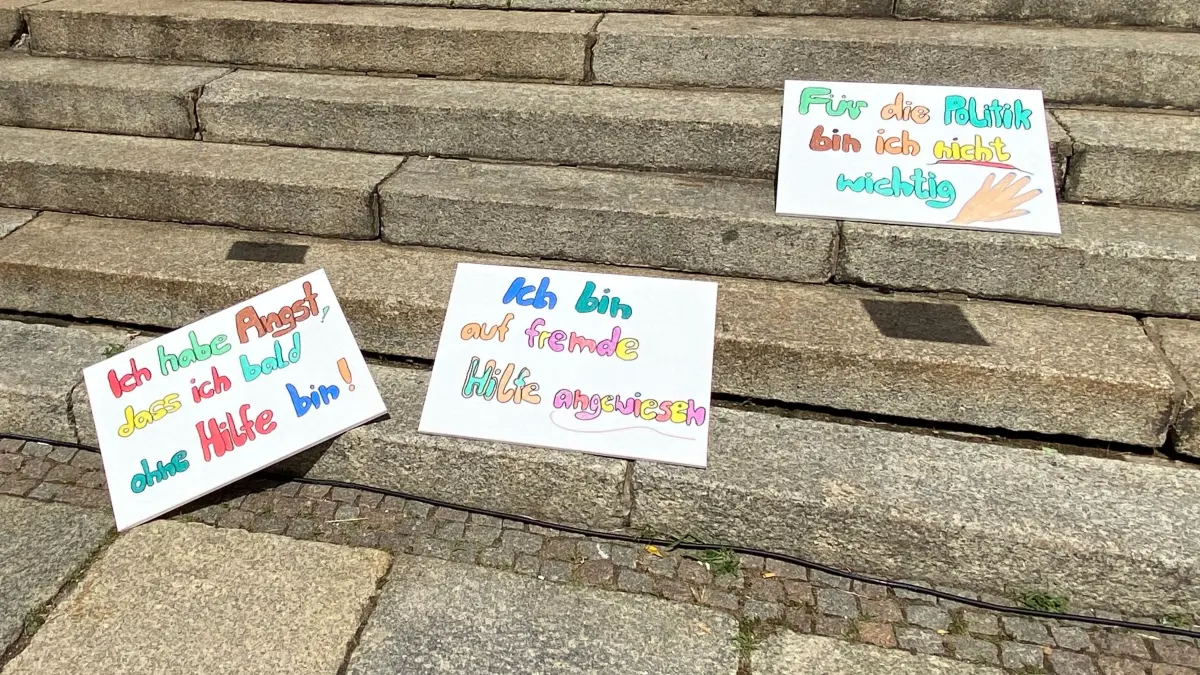 Protest gegen geplante Pflegereform am Rathaus Frankfurt (Oder)