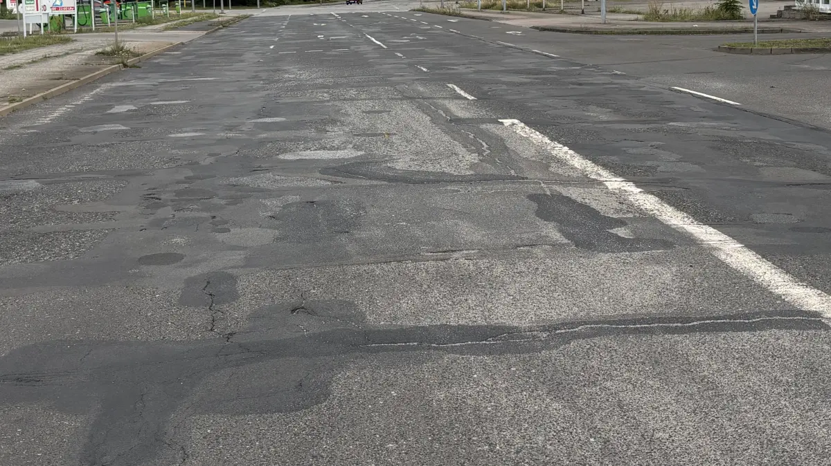 Die Straßen in Eisenhüttenstadt sind teilweise in einem sehr schlechten Zustand. Ein Abschnitt soll nun saniert werden.