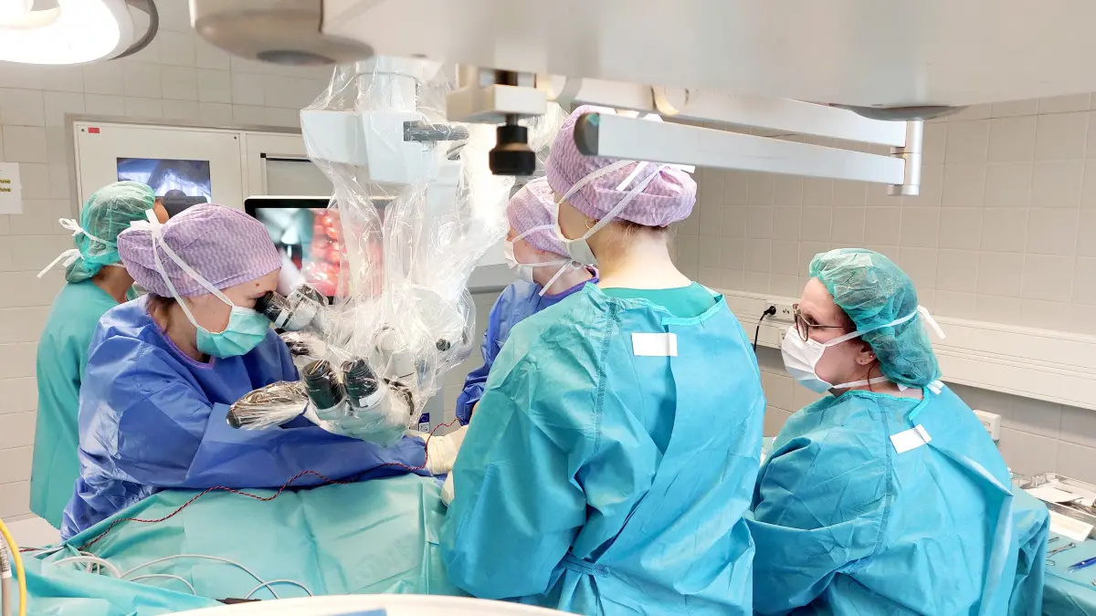 In Hennigsdorf wurde erstmals ein Zungenschrittmacher implantiert. Die Methode wird bundesweit bislang nur an wenigen spezialisierten Zentren angeboten. Wen sprechen die Oberhavel Kliniken mit der Behandlung an?