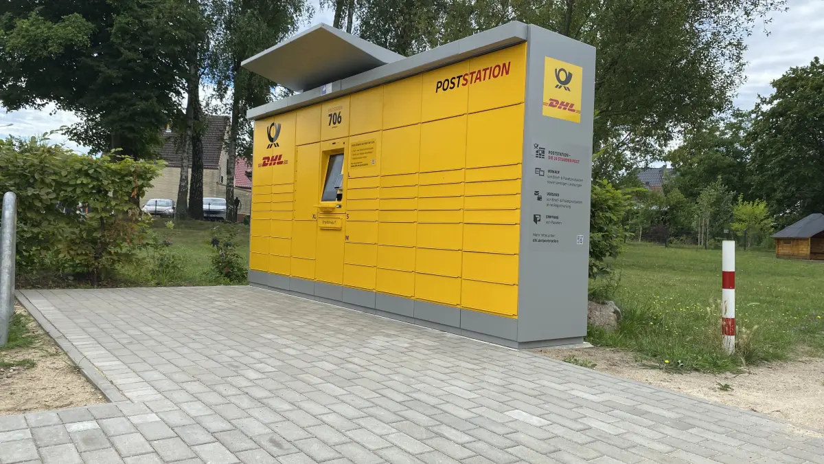 Imposanter Anblick: die neue Poststation in Rauen. Für den Ort bei Fürstenwalde verspricht die Anlage mit mehreren Funktionen eine Verbesserung des Service.
