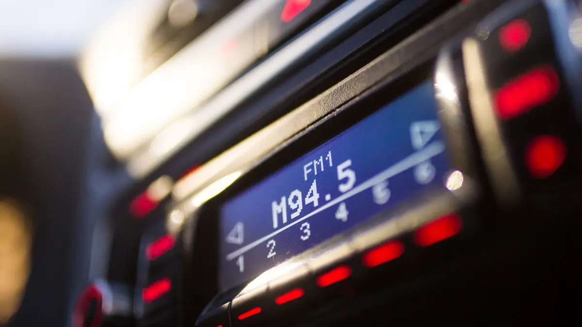 Wenn der Verkehrsfunk im Radio vor einer Vollsperrung wegen eines Unfalls warnt, gehen die meisten von einem größeren Einsatz aus. Auf der B1 zwischen Müncheberg und Seelow war davon jedoch nichts zu bemerken. Die Polizei klärt auf.