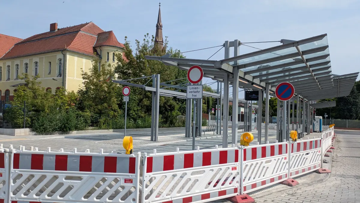 Der Busbahnhof in Bernau soll laut Barnimer Busgesellschaft für Fahrgäste des öffentlichen Nahverkehrs zum „zentralen Verkehrsknotenpunkt für den Linienverkehr“ werden. 31.7.26