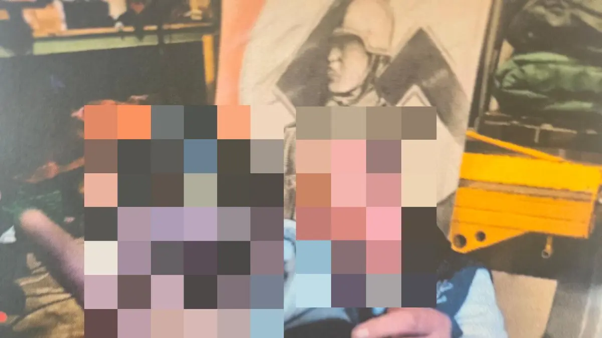 Das Bild könnte noch ein Nachspiel haben. Hier soll sich ein Polizist vor einem Hakenkreuzbild fotografieren lassen haben. Nun ermittelt die Staatsanwaltschaft.