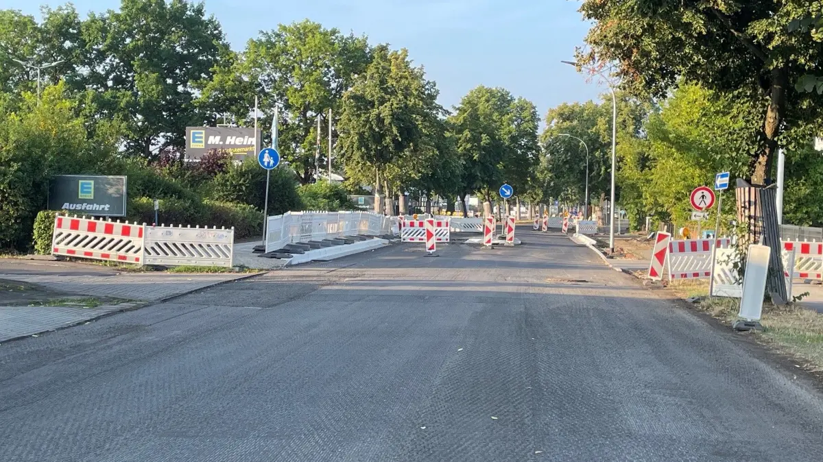 Sperrung in Oranienburg, Vollsperrung der Sachsenhausener Straße und Chausseestraße vom 31.07. bis 6.08.2026, Anwohner und Gewerbe betroffen