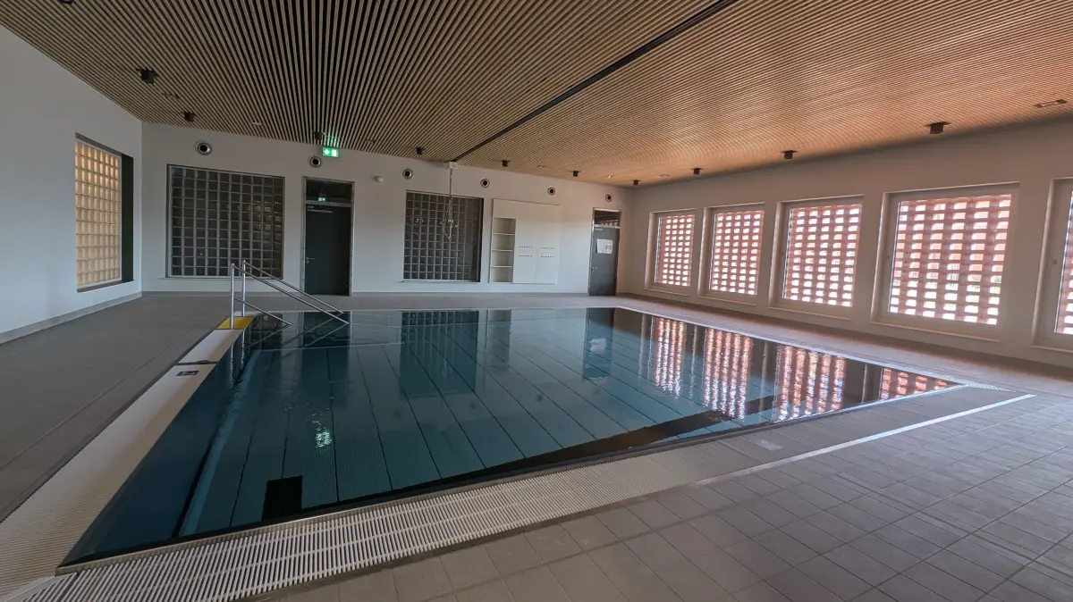 Auch über ein Schwimmbecken verfügt die Förderschule des Landkreises MOL in Altlandsberg. Das soll für therapeutische Maßnahmen im Schulalltag genutzt werden.