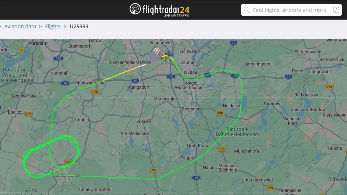 Der Flugdatendienst "Flightradar24" zeigt die Route des Easyjet-Flugzeugs.