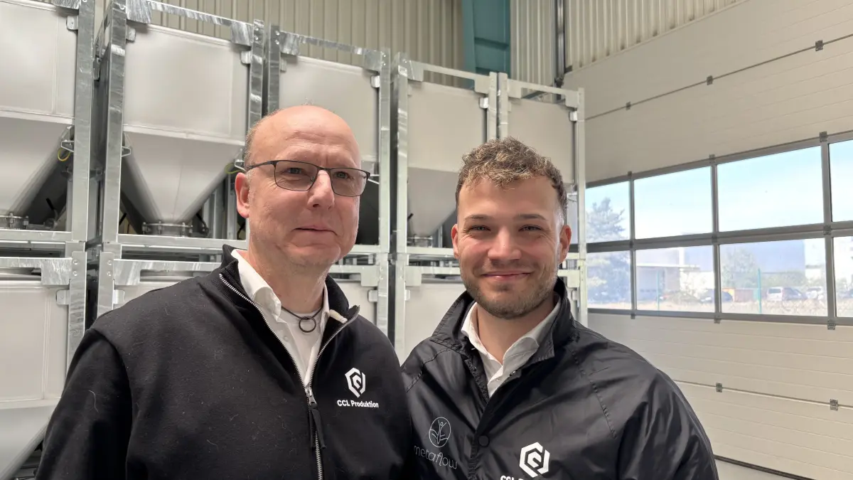Neues Leben in alter Produktionshalle: Betriebsleiter Götz Moser (l.) und Geschäftsführer Florian Weiß haben in ganz Brandenburg nach einem Standort für die Produktion von Abnehmshakes für das Unternehmen CCL gesucht. Am Ende sprach alles für Eberswalde.
