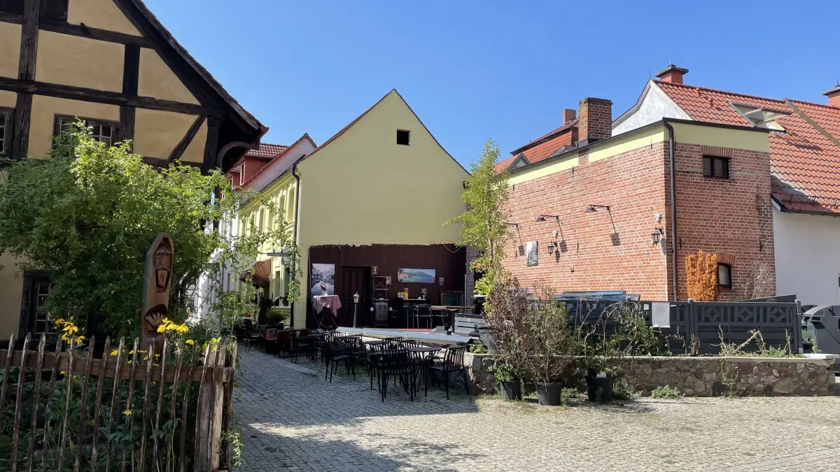 Überraschung am 3. August: Die Kirchenklause in Beeskow startet ohne den umstrittenen Wintergarten in die neue Woche.