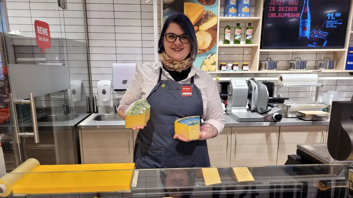 Melli an der Käsetheke
