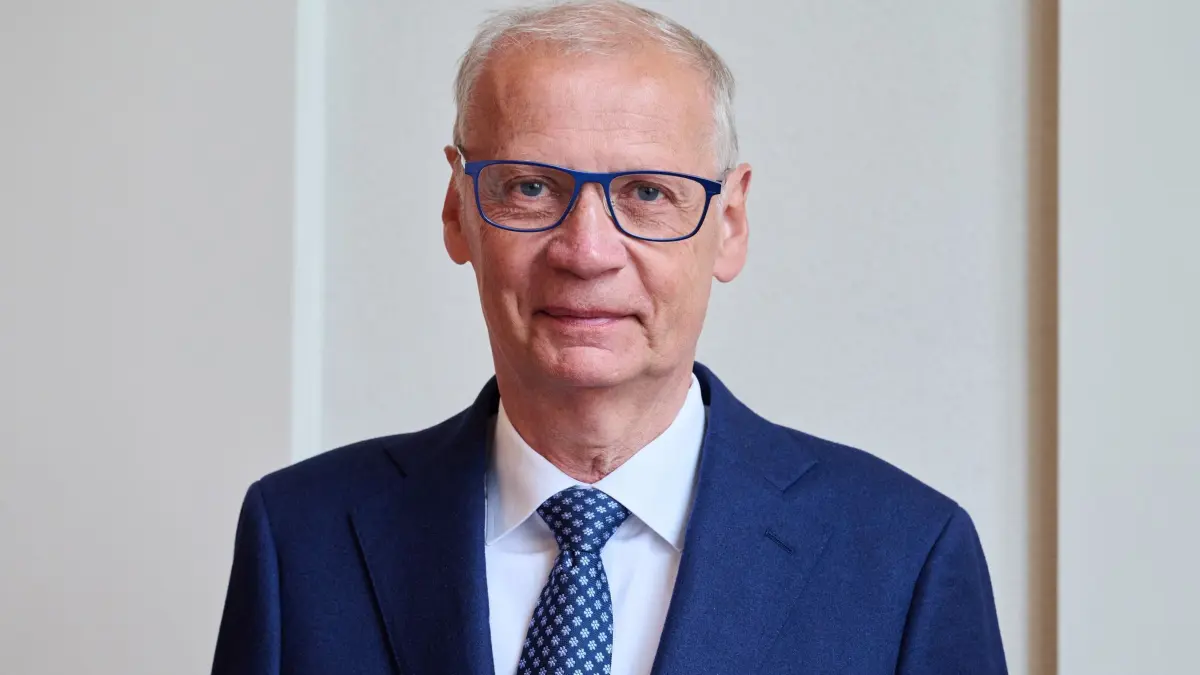 Günther Jauch: ARCHIV - 12.06.2026, Brandenburg, Potsdam: Günther Jauch kommt in die Staatskanzlei Potsdam zur Verleihung des Landesverdienstordens. (zu dpa: «Neue TV-Saison: Mega-Serien, «Wetten, dass..?!» und mehr») Foto: Annette Riedl/dpa +++ dpa-Bildfunk +++