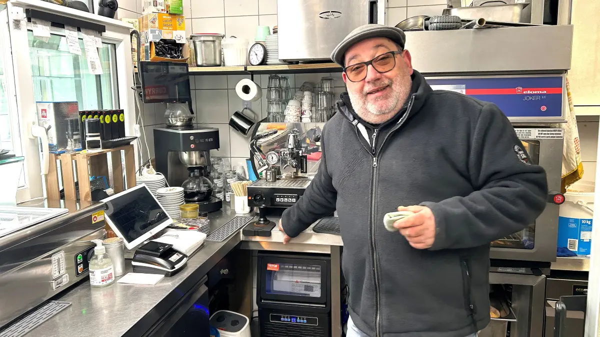 Gastwirt in Eberswalde: André von Marenholtz-Grade, Inhaber der Firma Taska Toska, betreibt seit drei Jahren die Imbissstätte im Eisensäuerling auf dem Marktplatz. Warum er seine Restaurantpläne aufgegeben hat.