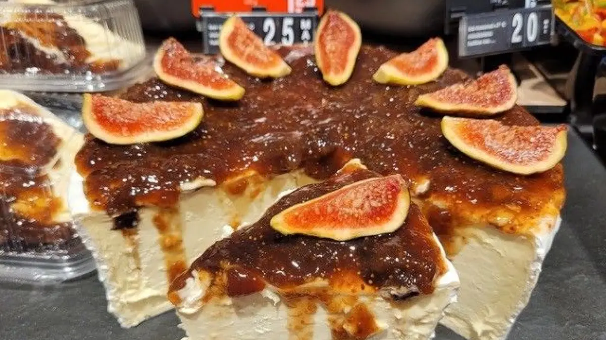 Weichkäsespezialitäten von REWE Schneider