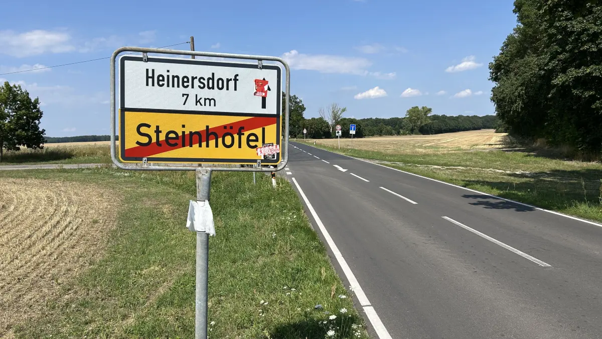 Die Ortsausfahrt Steinhöfel Richtung Heinersdorf. Hier, auf der L36, sollen auch Bauarbeiten stattfinden. Doch noch ist keine Baustelle zu sehen.