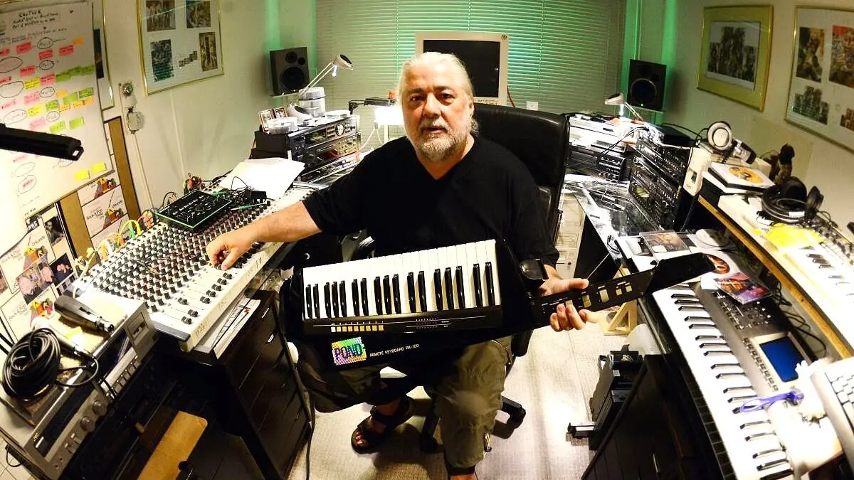 Von Schwanebeck nach Eberswalde: Wolfgang Paule Fuchs, hier in seinem heimischen Studio, ist Gründer der Elektronikband Pond und tritt demnächst mit einem überraschenden Programm im Movie Magic auf.