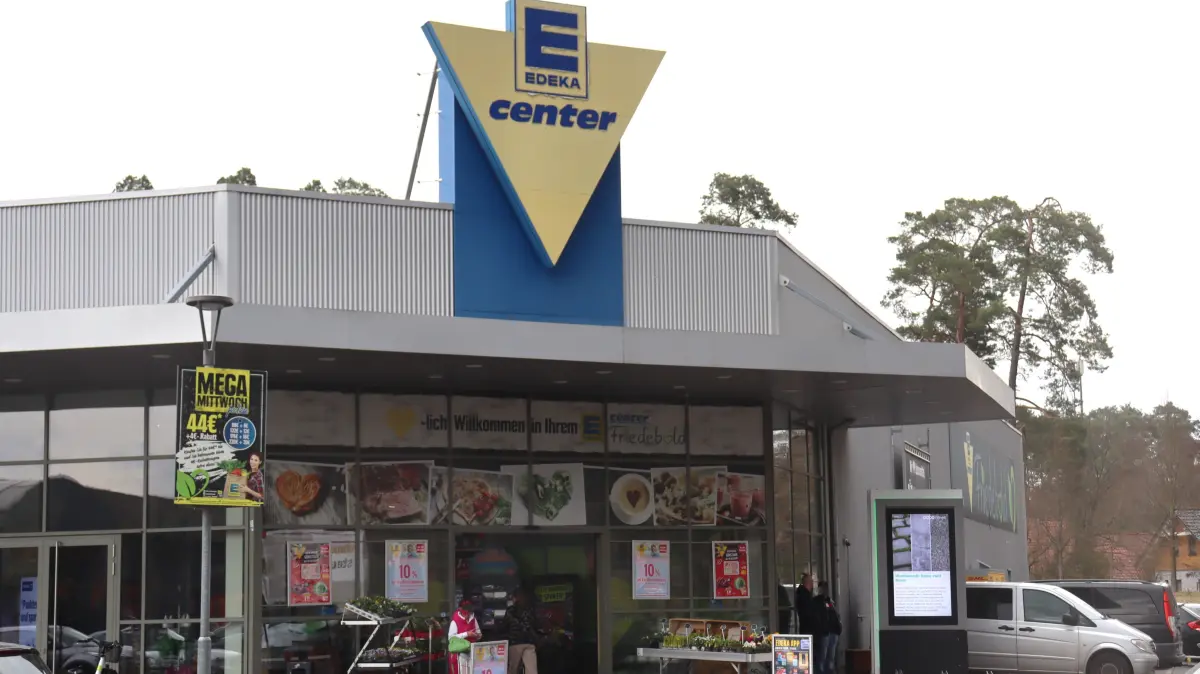 Das Edeka-Center Friedebold am Handelscentrum in Strausberg schließt im Spätsommer. Danach soll es an dieser Stelle ein neues Angebot geben, dass es so in Strausberg bisher nicht gibt, wie das Unternehmen sagt.