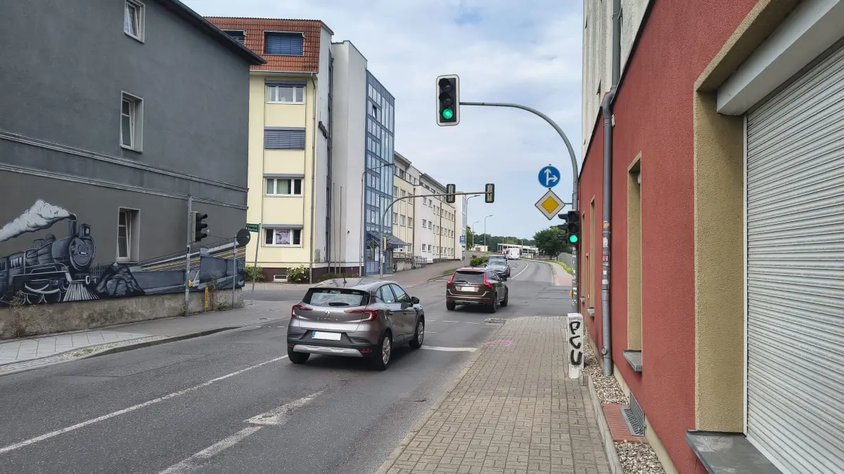 Die Situation an der Kreuzung Bergerstraße/Wilhelmstraße in Eberswalde am Mittwochvormittag. Für die nächsten Tage ist hier eine halbseitige Sperrung angekündigt.