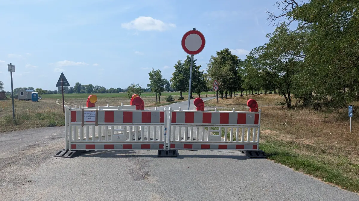 Die Straße zwischen Altbarnim und Alttrebbin ist gesperrt. Wie die Bauarbeiten bei Neutrebbin in den kommenden Monaten verlaufen sollen.