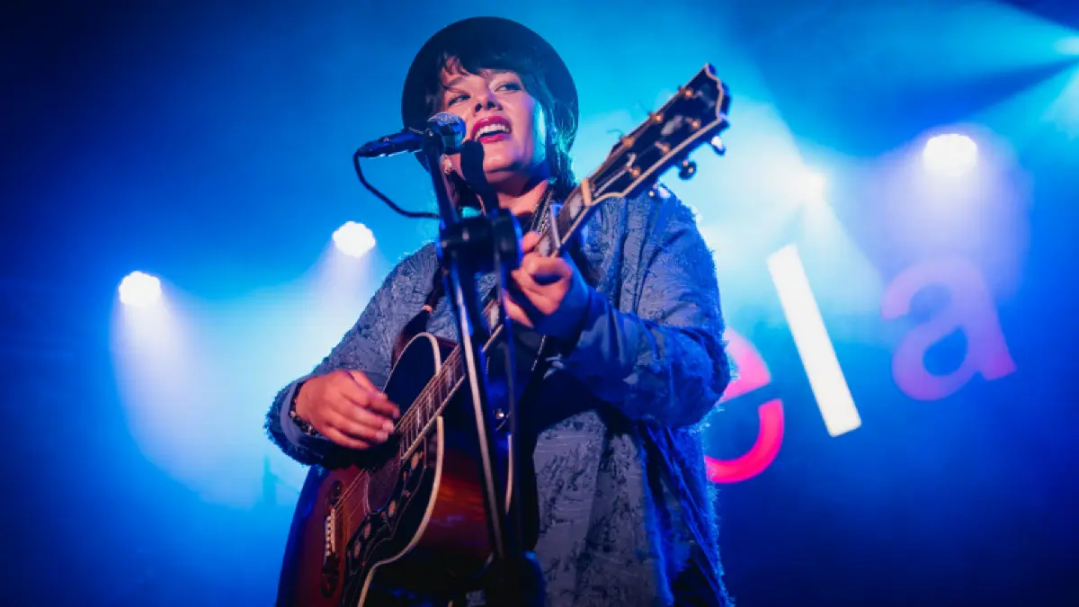 Leona Heine gibt am Sonnabend ein Konzert vor dem Rathaus in Bernau.