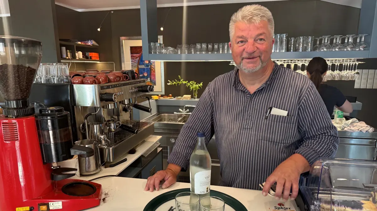 Restaurant Bornfleth in Himmelpfort, Jörg Jarmer bedient hier die Gäste