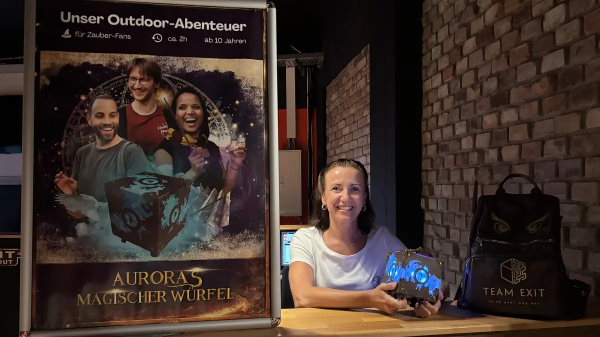 Unternehmerin Anne Gruhn aus Fürstenwalde hat vor einem Jahr den ersten Escape-Room in der Stadt eröffnet. Nun kann mit dem Outdoor-Escape-Game auch draußen gerätselt werden. Wie das funktioniert und wie es mit der Konkurrenz aussieht.