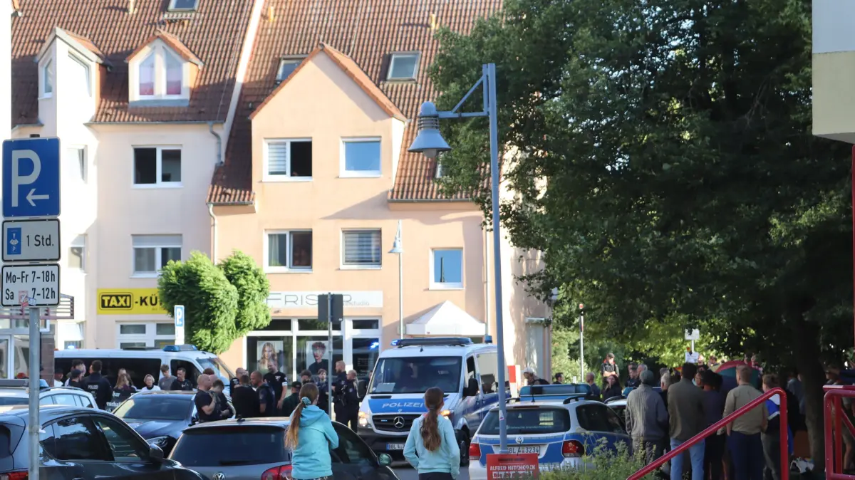 Größerer Polizeieinsatz in Müncheberg: Rund um eine rechtsextreme Protestdemo gegen eine CSD-Veranstaltung vom 3. Juli gab es jetzt noch in der Stadtverordnetenversammlung ein politisches Nachspiel. Das ist der Grund.