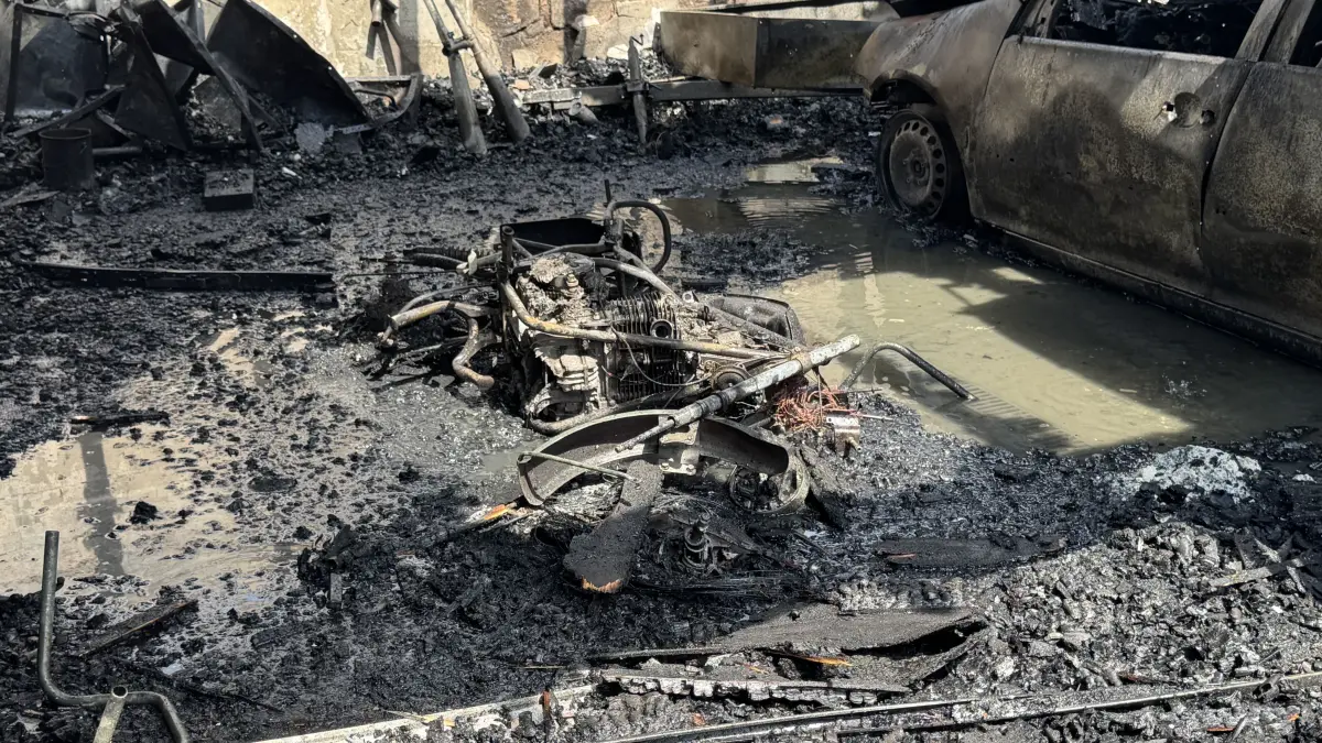 Beim Reparieren des Motorrads entstand wohl der Brand in der Hansastraße in Frankfurt (Oder). Was die Polizei bereits ermittelt hat.