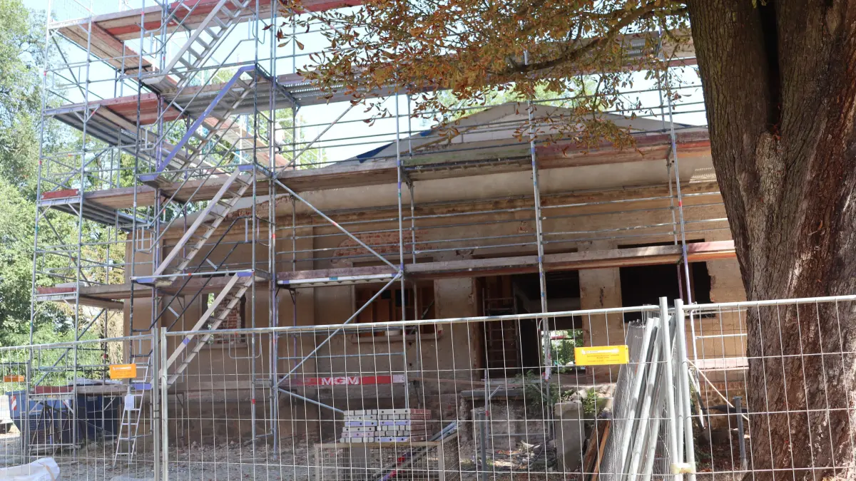 Haus 9 des Landratsamtes Märkisch-Oderland in Strausberg ist derzeit eine Baustelle. Warum es eine ganz besondere ist und was dort konkret entsteht.