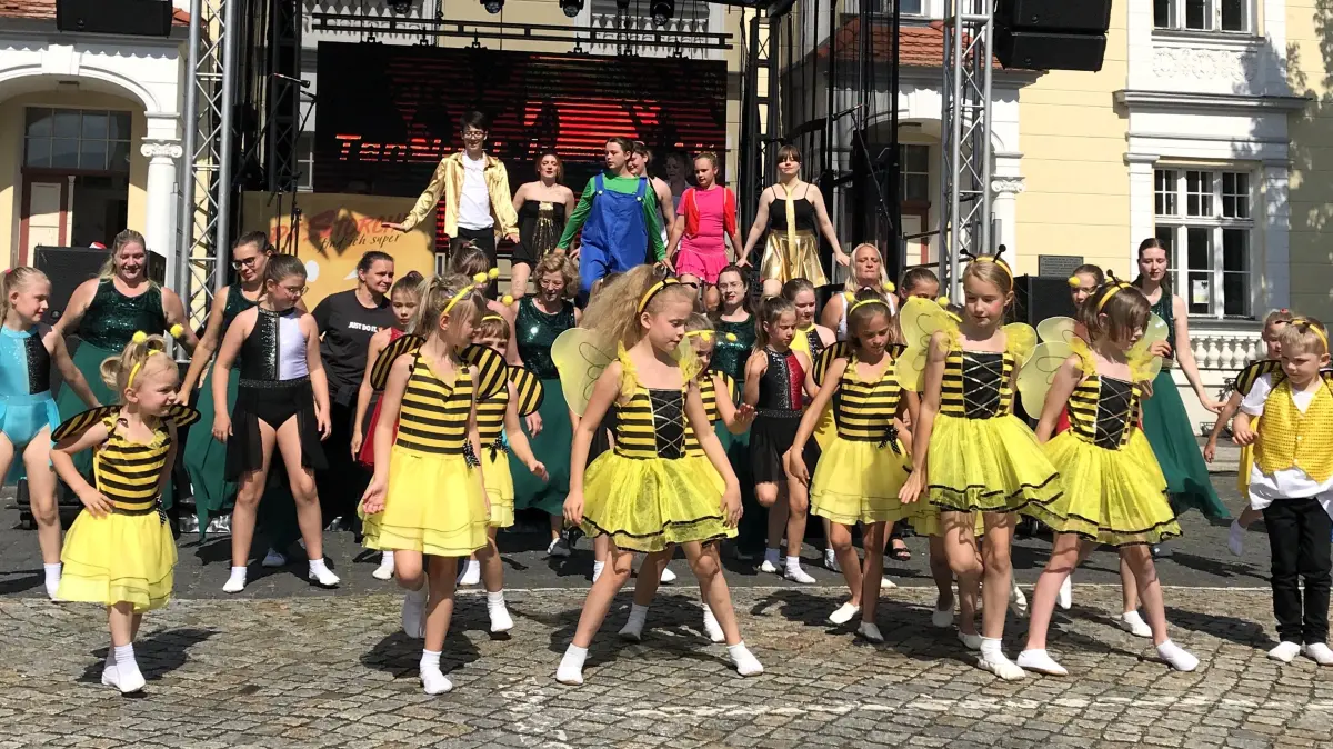 Eisenhüttenstadt. 8. Altstadtfest im Ortsteil Fürstenberg (Oder). Tanzgruppen des Vereins "Tanzlust Jung & Alt" Eisenhüttenstadt. 08.08.2026 Foto: Frank Groneberg