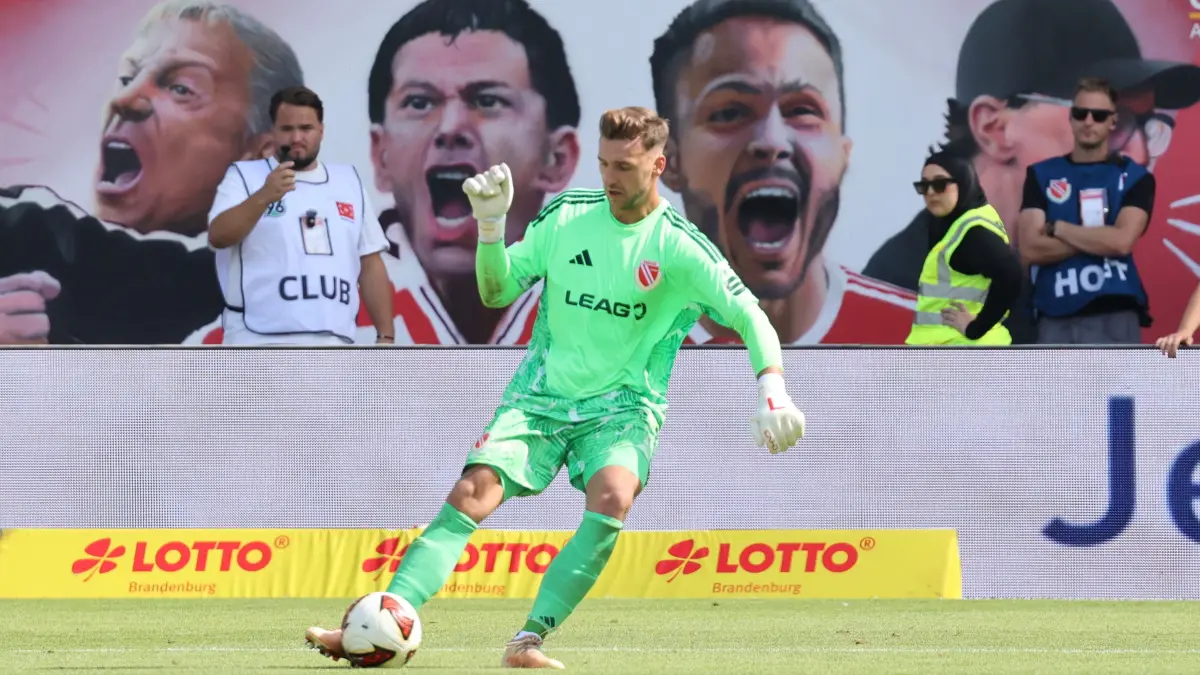 Fussball 2. Bundesliga 2026/2027 FC Energie Cottbus - Hannover 96: 1 Marcel Lotka (Energie Cottbus)
