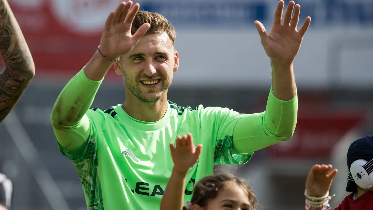 2. BL - 2026/2027 - Sp. 1 - FC Energie Cottbus gegen Hannover 96: Cottbus, Deutschland 09. August 2026:
2. BL - 2026/2027 - Sp. 1 - FC Energie Cottbus gegen Hannover 96
Im Bild: Torhueter Marcel Lotka (Energie Cottbus)
/// DFL / DFB regulations prohibit any use of photographs as image sequences and/or quasi-video. ///