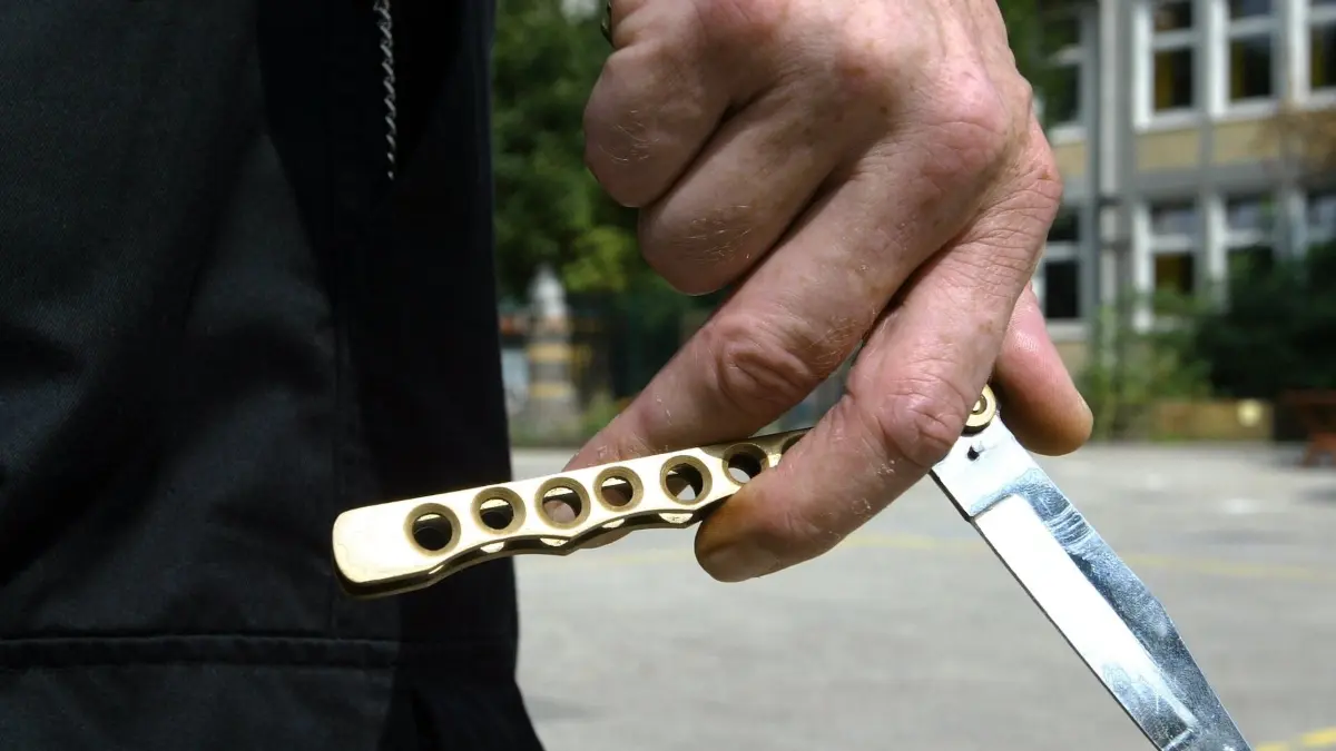 Ein 14-Jähriger hat in Müncheberg zwei weitere Jugendliche nach einem Streitgespräch mit einem Messer bedroht.