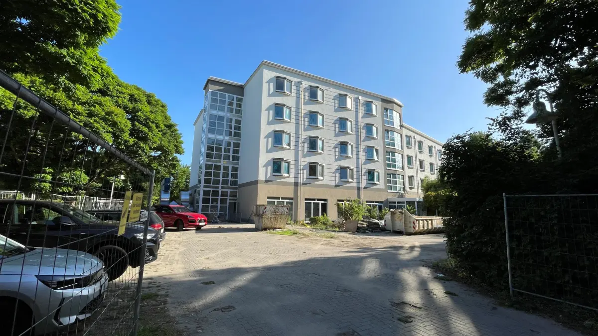 Aus dem Hotel an der Havel in Oranienburg wird Haus 4 für die Kreisverwaltung, neue Büros und eine neue Cafeteria entstehen, Fotos vom 11.08.2026
