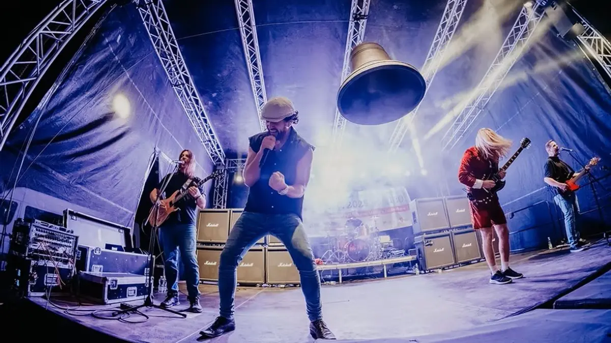 Hat sich auch außerhalb Tschechiens einen guten Namen gemacht: die AC/DC-Coverband AC/CZ