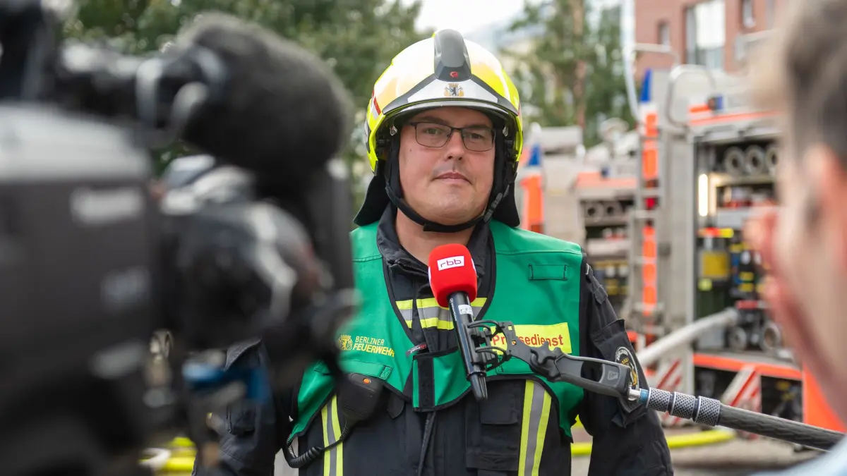Gordian Scholz, Pressesprecher der Berliner Feuerwehr: „Der Brand ist inzwischen gelöscht“