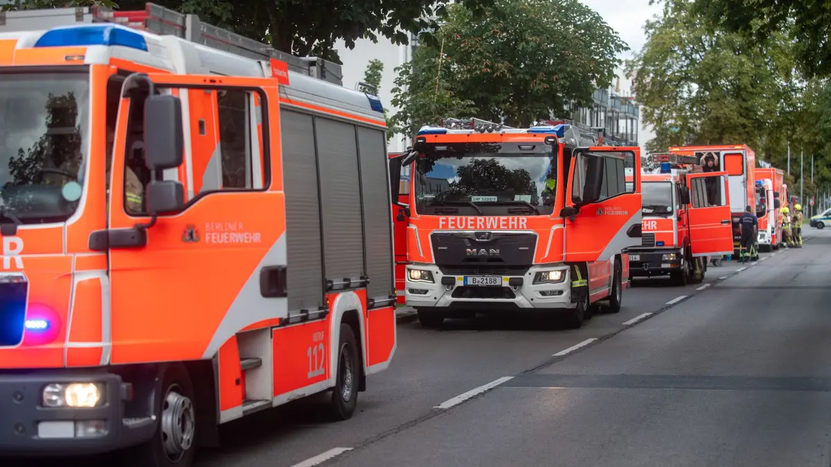 Über 160 Einsatzkräfte der Berliner Feuerwehr rückten an.