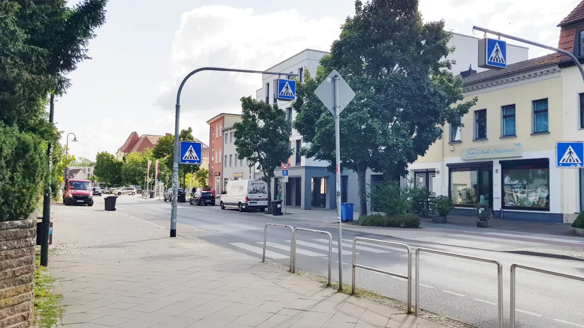 In der Breitscheidstraße in Bernau wird zwischen Alte Goethestraße und Bahnhofstraße die Fahrbahn saniert. Die Straße wird dafür gesperrt.