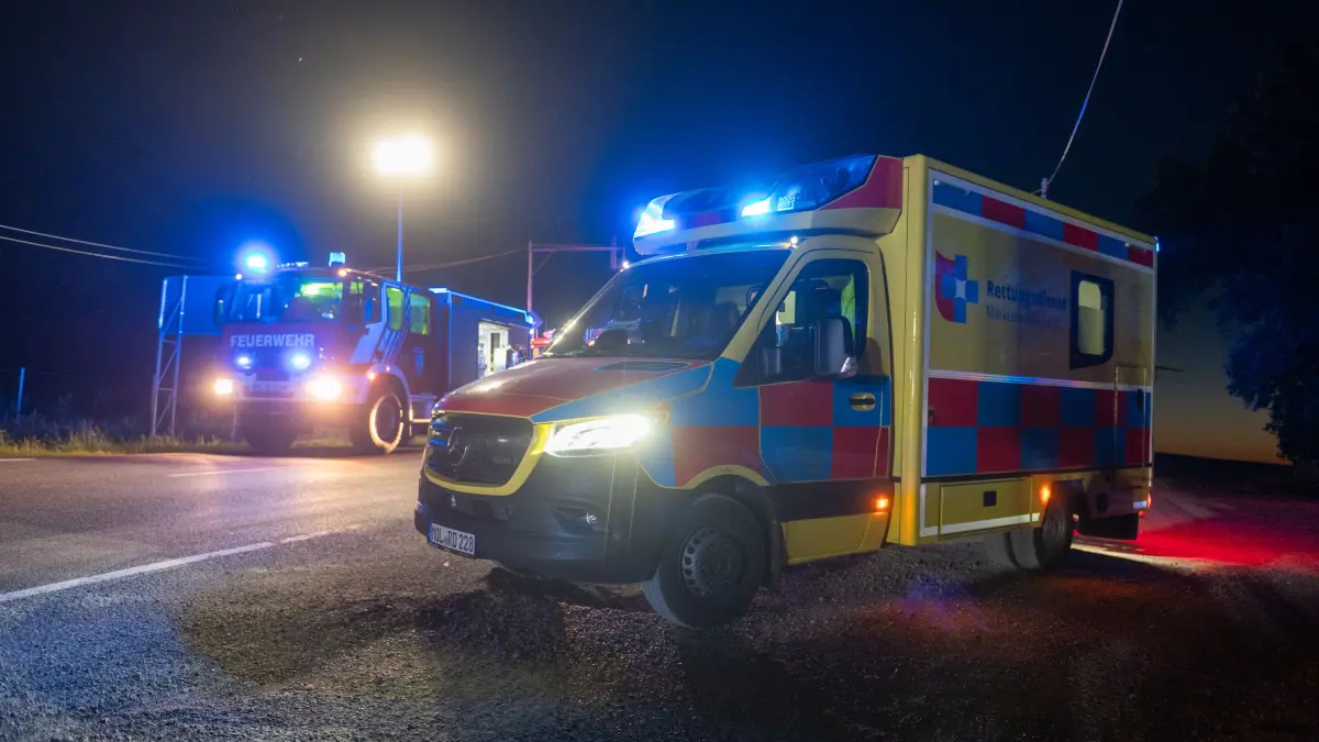 Rettungsdienst und Feuerwehren aus Hoppegarten, Werder und Zinndorf rückten an.