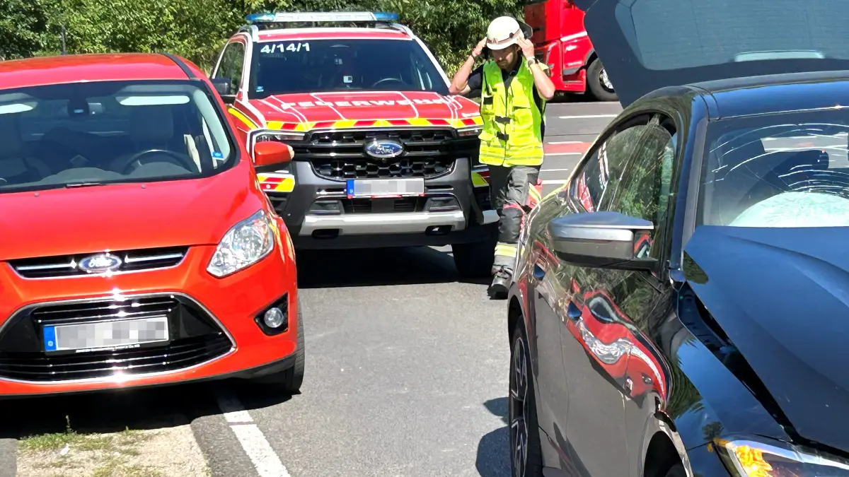 Unfall in Finowfurt: Auf der Bundesstraße 167 sind auf Höhe der Sonnenallee zwei Autos zusammengestoßen. Den Einsatz der Freiwilligen Feuerwehr hat Schorfheides amtierender Gemeindebrandmeister Christian Seeger (Foto) geleitet.