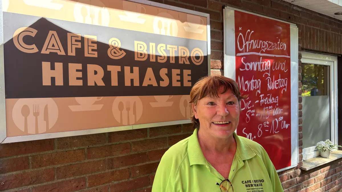 Gastronomin aus Leidenschaft: Gabriele Fischer hat mit ihrem Mann Thorsten das Bistro am Herthasee in Bergfelde geführt. Nun zieht sich das Paar zurück.